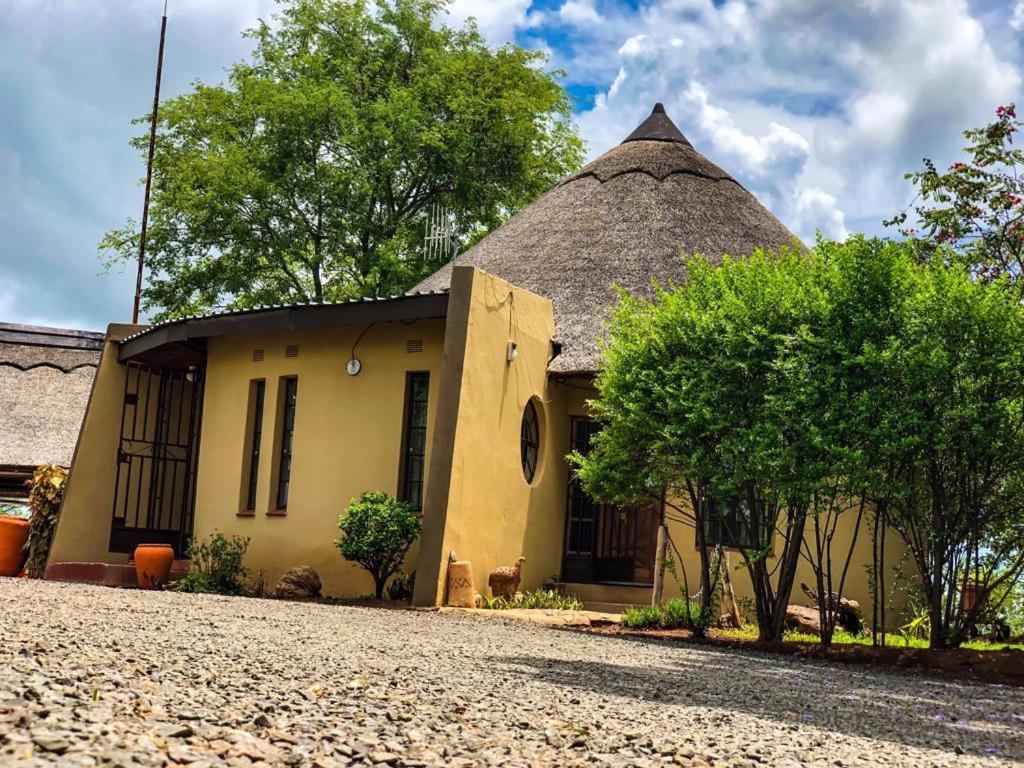 Lesoma Valley Lodge Kasane Buitenkant foto